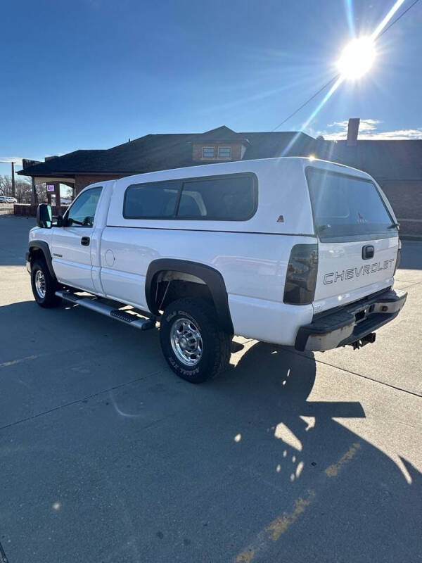 2005 Chevrolet Silverado 2500HD base photo 3