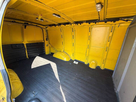 2022 Chevrolet Express 2500