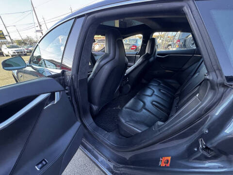 2015 Tesla Model S 70D