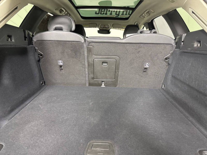 2025 Volvo XC60 B5 Plus Dark Theme