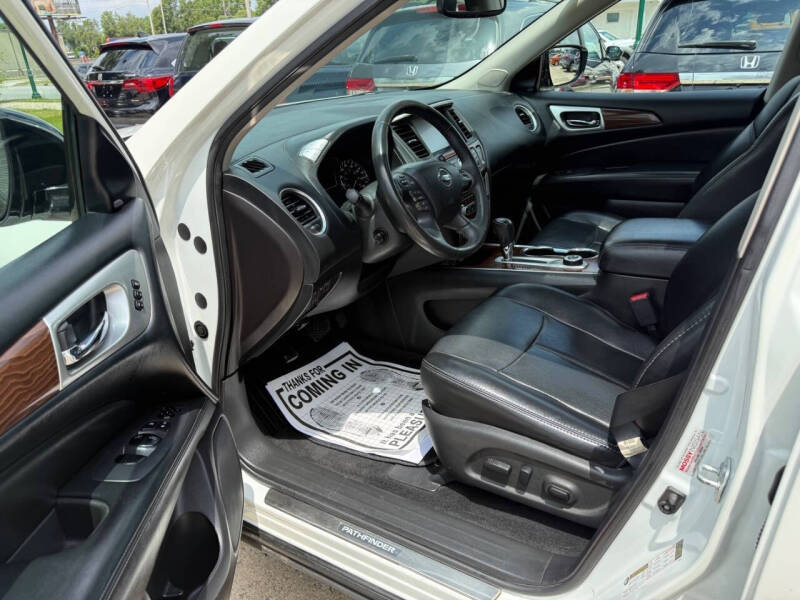 2017 Nissan Pathfinder Platinum