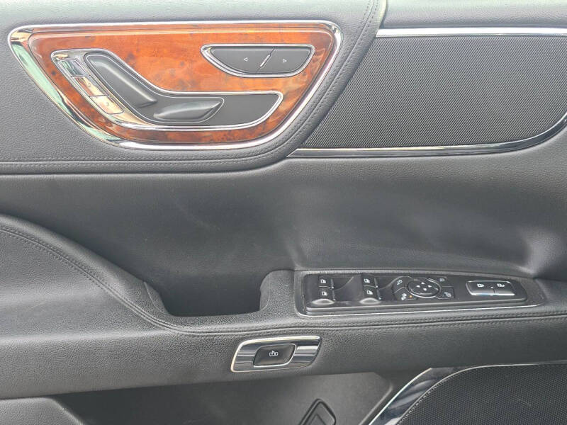 2017 Lincoln Continental Select