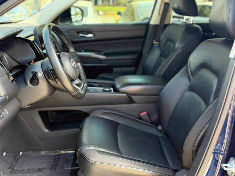 2023 Nissan Pathfinder SL