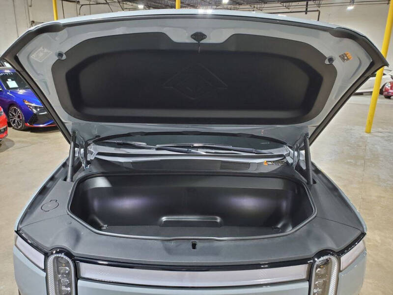 2024 Rivian R1S