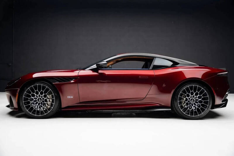 2023 Aston Martin DBS