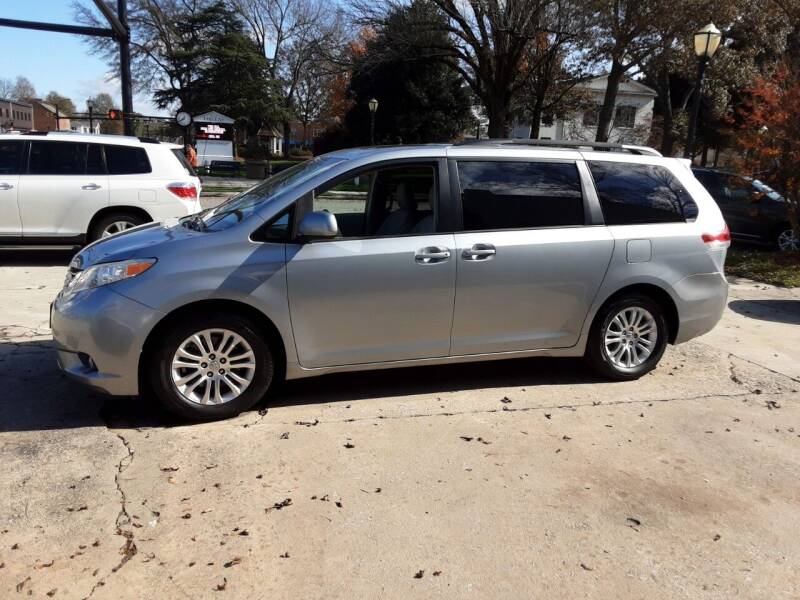 2011 Toyota Sienna for sale at ROBINSON AUTO BROKERS in Dallas NC