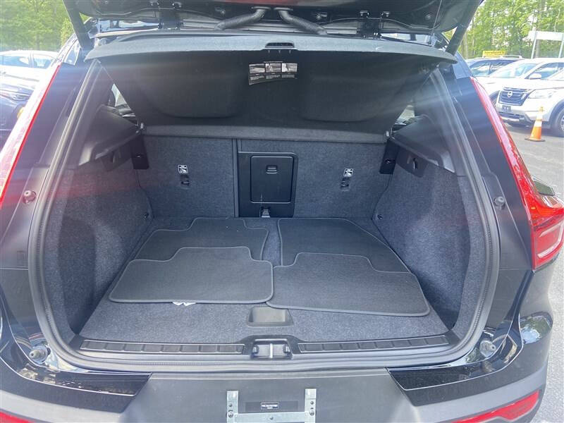 2025 Volvo XC40 B5 Core Bright Theme