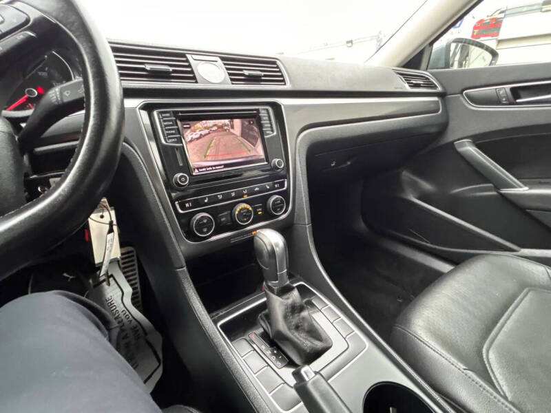 2017 Volkswagen Passat 1.8T R-Line