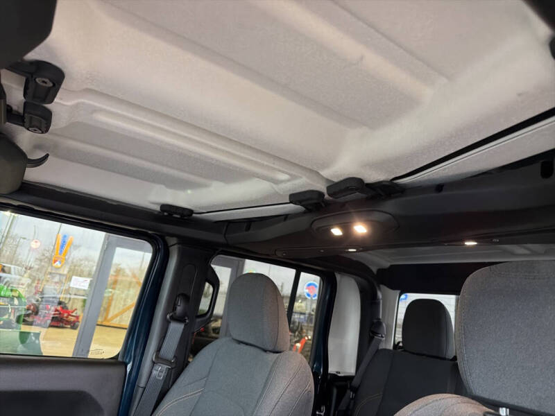 2025 Jeep Gladiator NightHawk