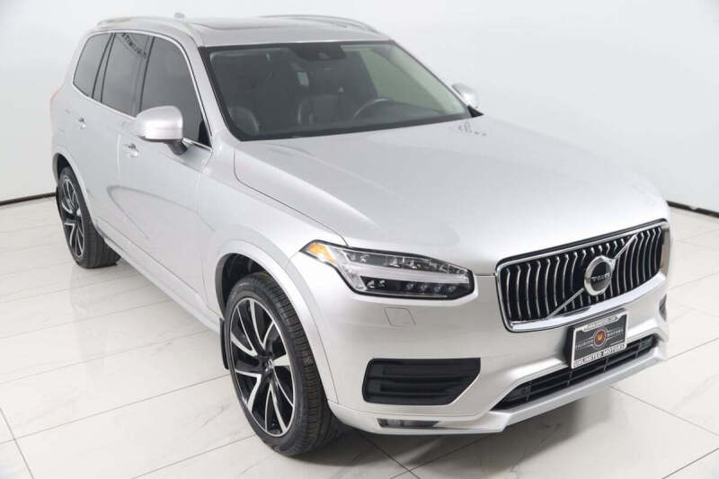 2022 Volvo XC90 T6 Momentum 7-Passenger