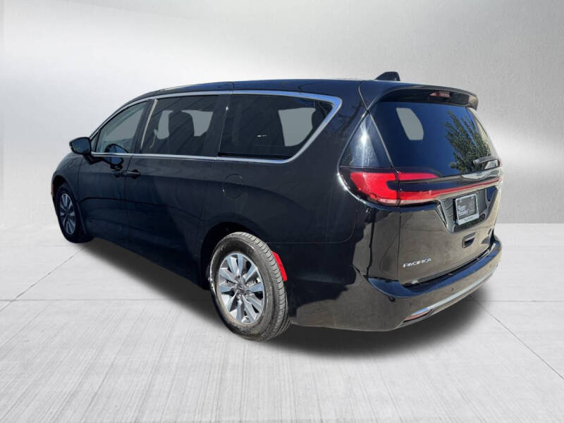 2024 Chrysler Pacifica Plug-In Hybrid Select