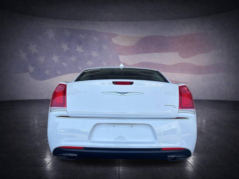 2017 Chrysler 300 C