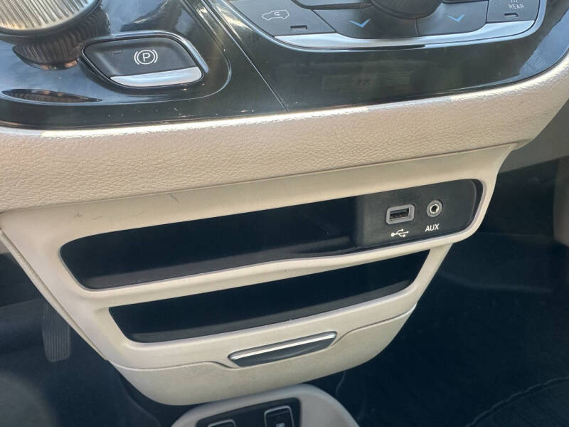 2017 Chrysler Pacifica Touring-L