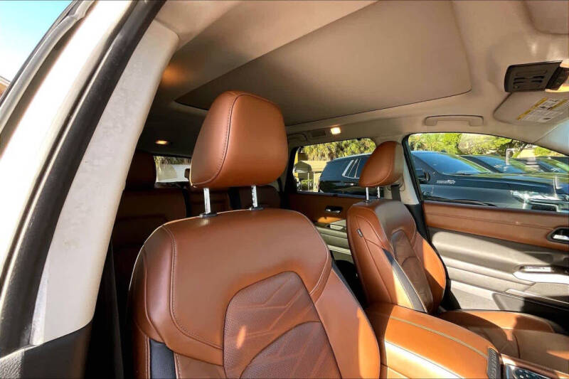 2023 Nissan Pathfinder Platinum