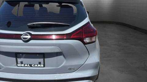 2022 Nissan Kicks SR