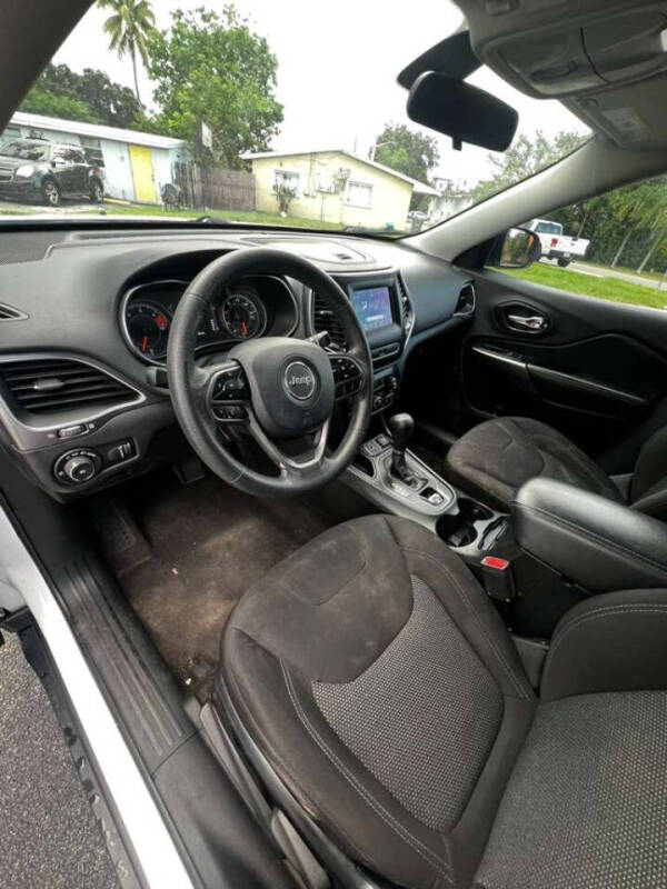 2019 Jeep Cherokee Latitude