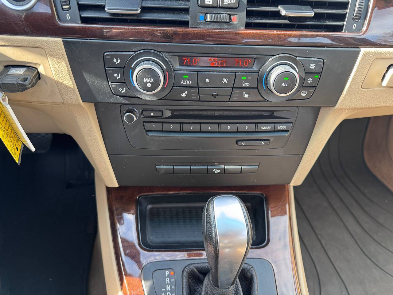 2011 BMW 3 Series 10