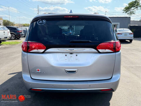 2017 Chrysler Pacifica Touring-L Plus