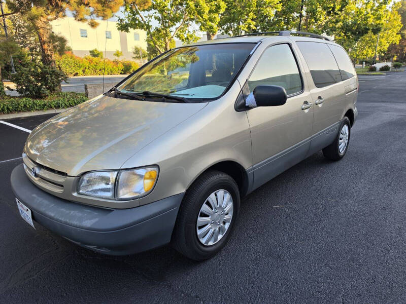 2000 Toyota Sienna LE