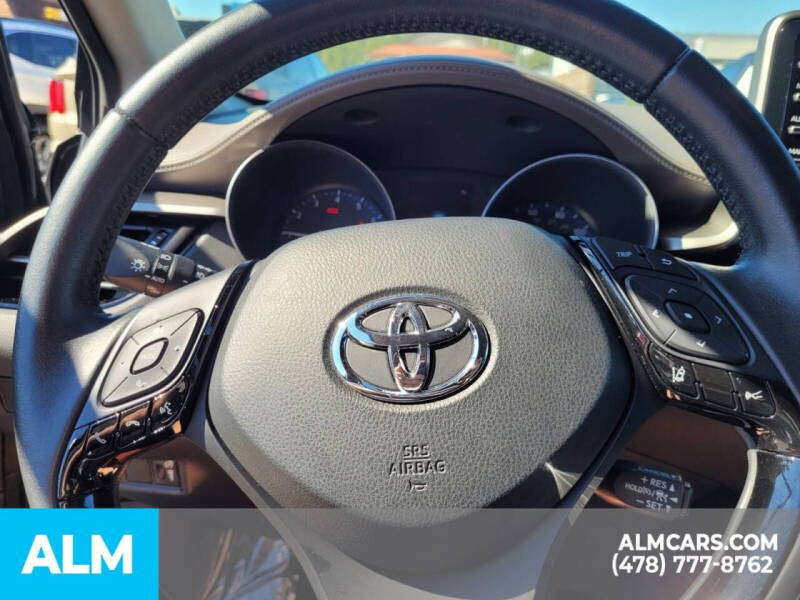 2022 Toyota C-HR XLE