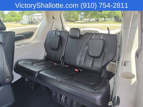 2024 Chrysler Pacifica Plug-In Hybrid Select