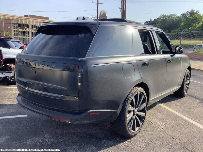 2024 Land Rover Range Rover P615 SV