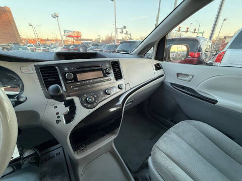 2011 Toyota Sienna Base 7-Passenger