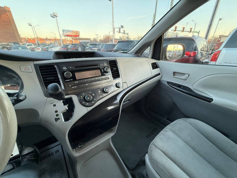 2011 Toyota Sienna Base 7-Passenger