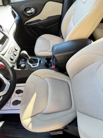 2016 Jeep Cherokee Sport