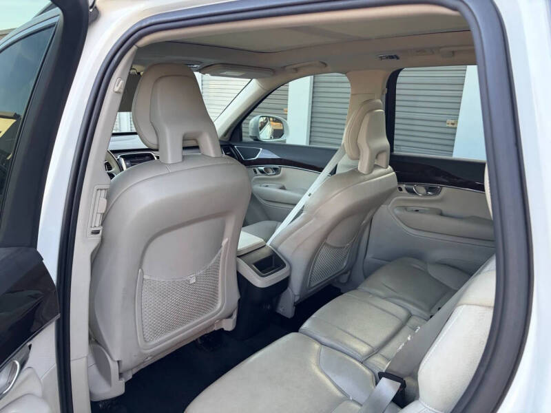 2017 Volvo XC90 T5 Momentum