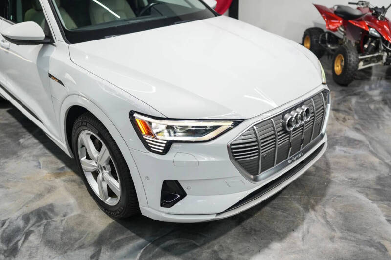2019 Audi e-tron quattro Premium Plus