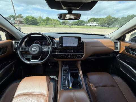 2023 Nissan Pathfinder Platinum