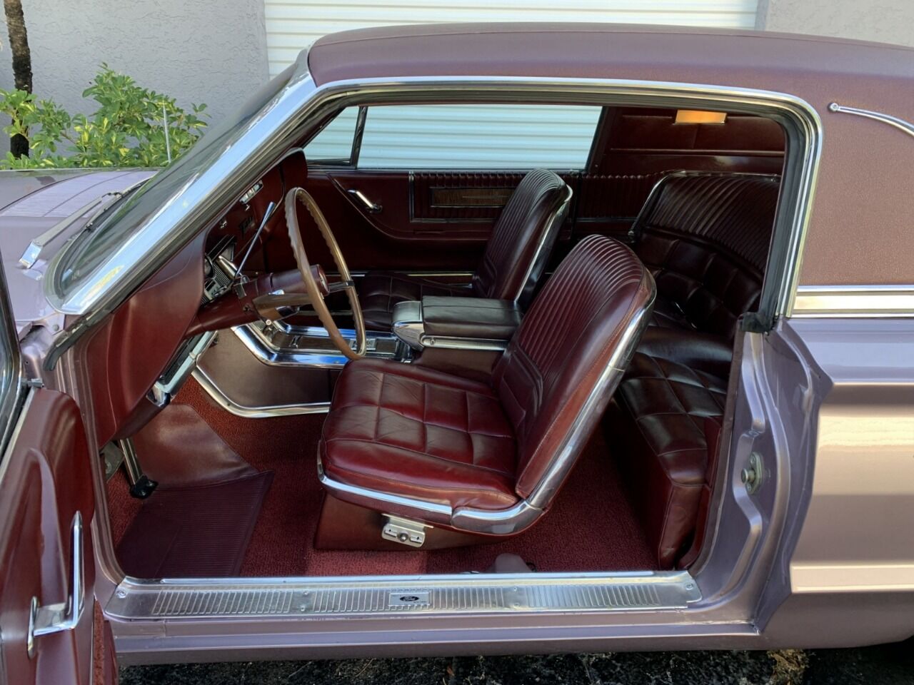 1966 Ford Thunderbird 37