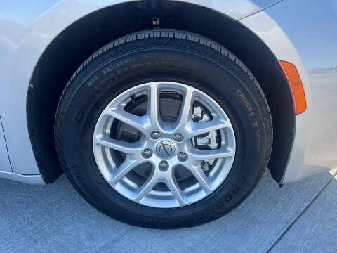 2022 Chrysler Voyager LX