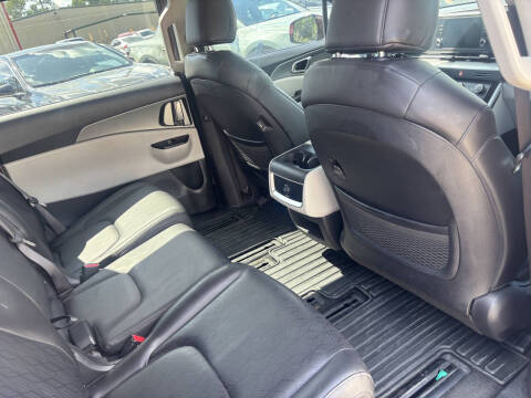 2023 Kia Carnival LX