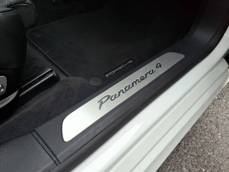 2015 Porsche Panamera 4