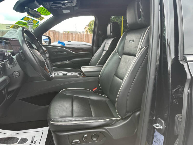 2022 Cadillac Escalade ESV Premium Luxury