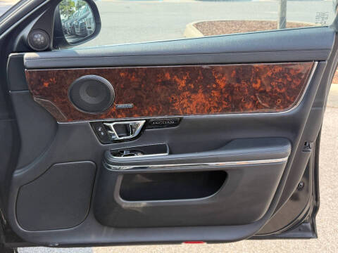 2016 Jaguar XJ R-Sport