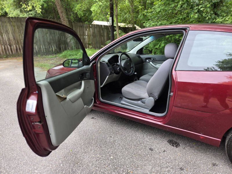 2007 Ford Focus ZX3 SE - Photo 13