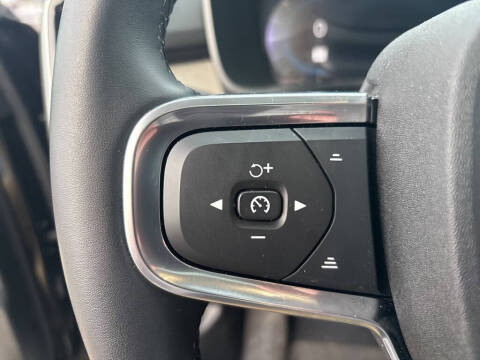 2025 Volvo XC40 B5 Plus Dark Theme