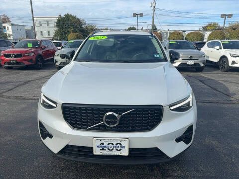 2025 Volvo XC40 B5 Plus Dark Theme