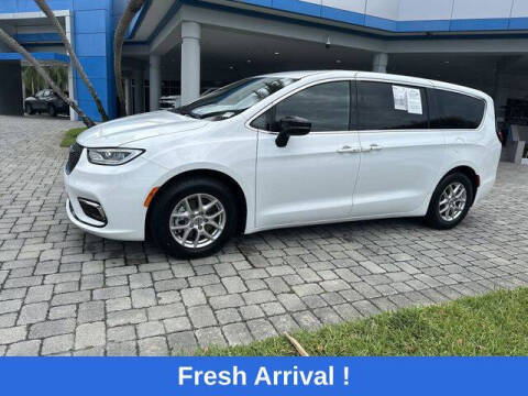 2024 Chrysler Pacifica Touring