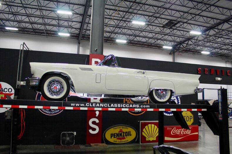 1957 Ford Thunderbird