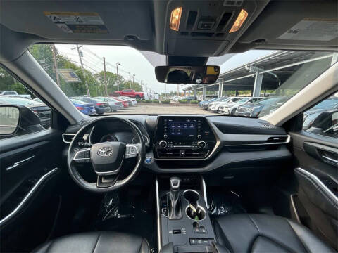 2022 Toyota Highlander Hybrid XLE