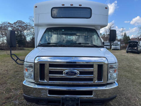 2017 Ford E-Series E-450 SD