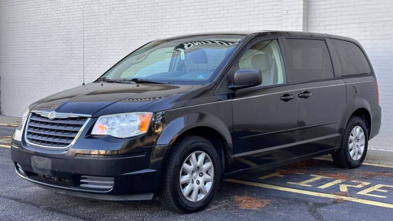 2008 Chrysler Town and Country for sale at Carland Auto Sales INC. in Portsmouth VA