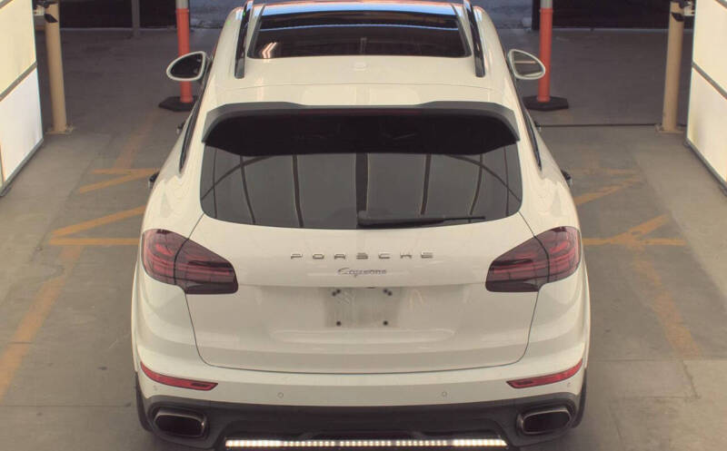 2017 Porsche Cayenne Platinum Edition