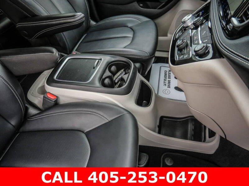 2024 Chrysler Pacifica Plug-In Hybrid Select