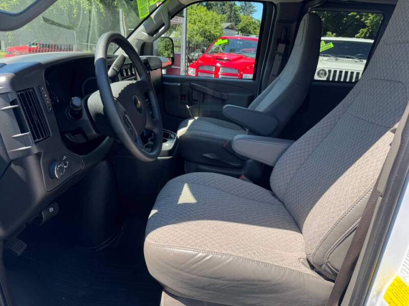 2025 Chevrolet Express LT 3500