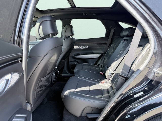 2022 Genesis GV70 2.5T Standard